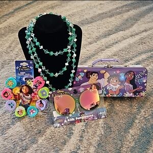 NWT Disney Encanto Girl's Bundle Sunglasses, Hair Clips, Storage Box Set Gift